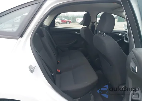 2015 Ford Focus Se z USA, uszkodzony, nr VIN 1FADP3F23FL376017